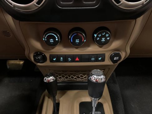 Used 2017 Jeep Wrangler Sahara w/ Connectivity Group image 36