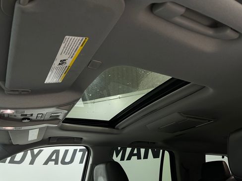 Used 2017 Cadillac Escalade Luxury image 12