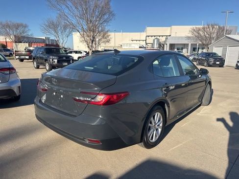 Used 2025 Toyota Camry LE image 3