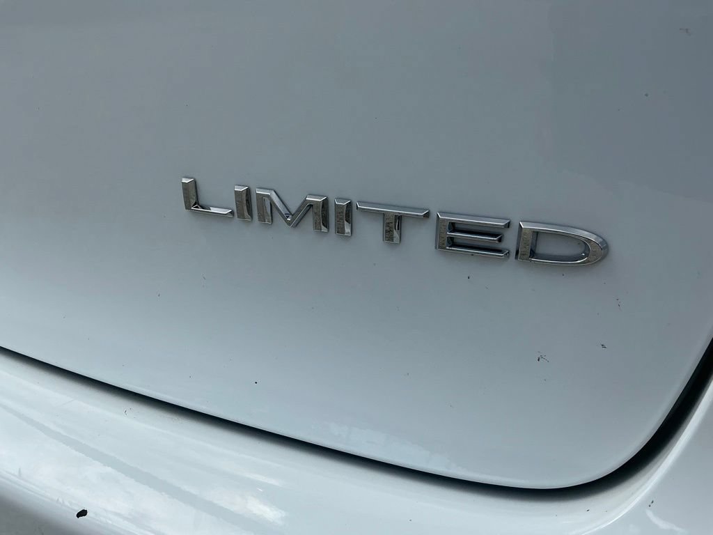 Used 2023 Chrysler Pacifica Limited FWD image 24