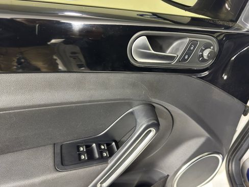 Used 2013 Volkswagen Beetle 2.0T image 15