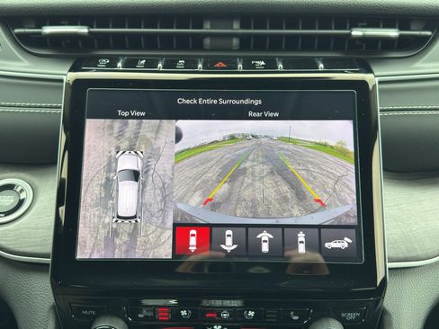 Used 2023 Jeep Grand Cherokee L Limited w/ Luxury Tech Group II AWD/4WD image 27