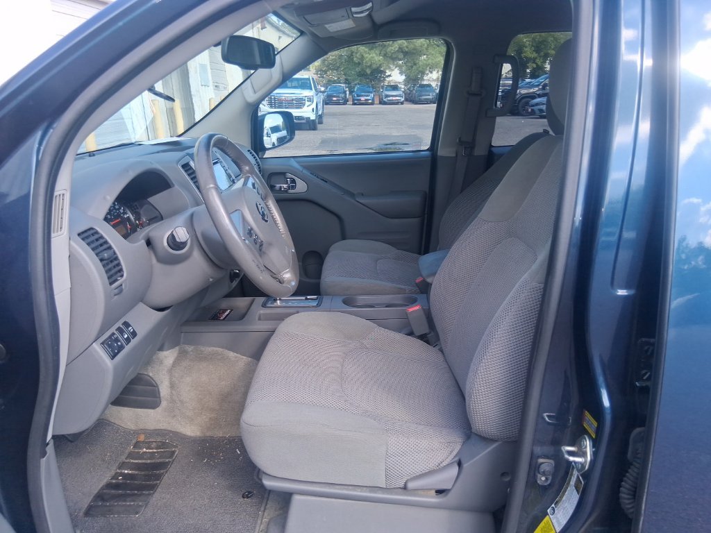 Used 2018 Nissan Frontier SV w/ Value Truck Package AWD/4WD image 9