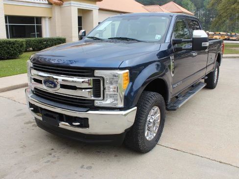 Used 2017 Ford F250 XLT w/ XLT Premium Package image 8