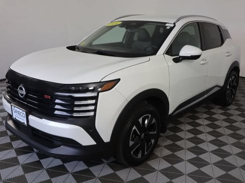 Used 2025 Nissan Kicks SR w/ Illumination Package AWD/4WD image 4