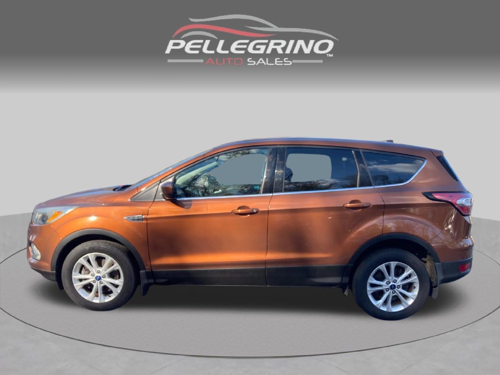 Used 2017 Ford Escape SE w/ SE Cold Weather Package AWD/4WD image 3