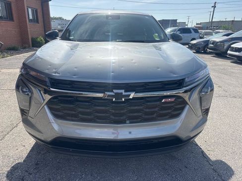 Used 2026 Chevrolet Trax RS w/ Sunroof Package FWD image 3