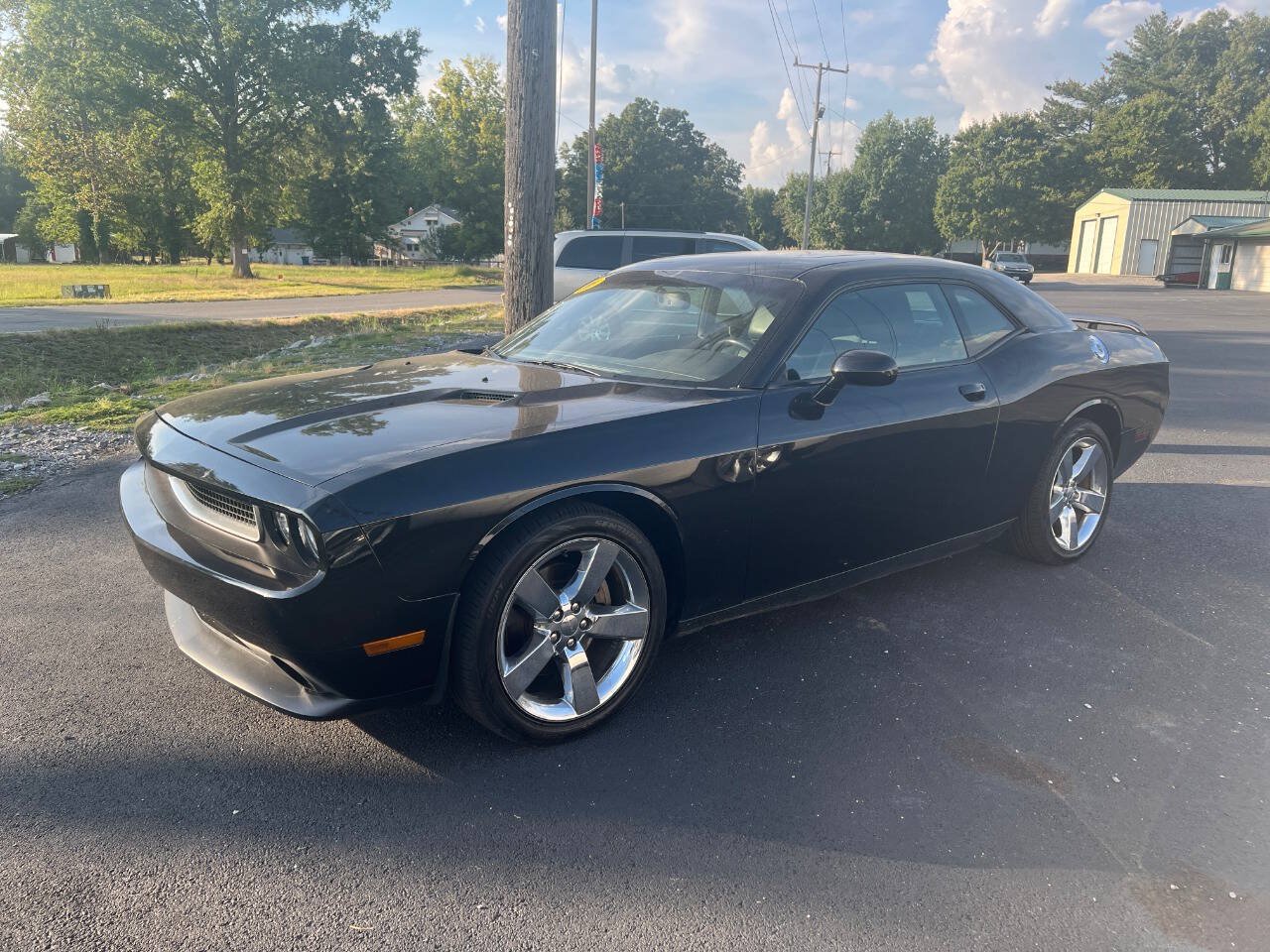 Used 2011 Dodge Challenger RWD image 3