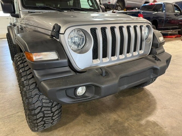 Used 2020 Jeep Wrangler Unlimited Sport AWD/4WD image 2