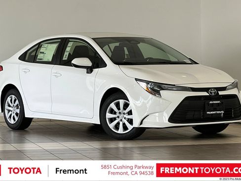 Used 2026 Toyota Corolla LE FWD image 1
