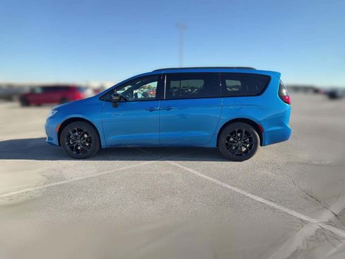 New 2026 Chrysler Pacifica Limited w/ S Appearance Package image 6