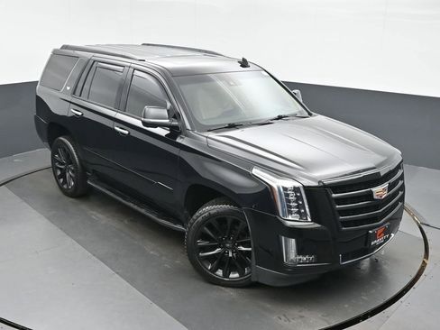 Used 2020 Cadillac Escalade Luxury w/ Escalade Sport Edition image 33
