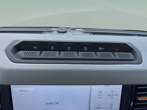 Used 2023 Ford Bronco Badlands image 21