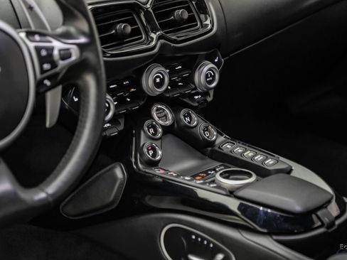 Used 2022 Aston Martin V8 Vantage Coupe RWD image 56
