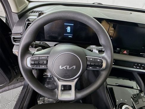 Used 2023 Kia Sportage LX image 19