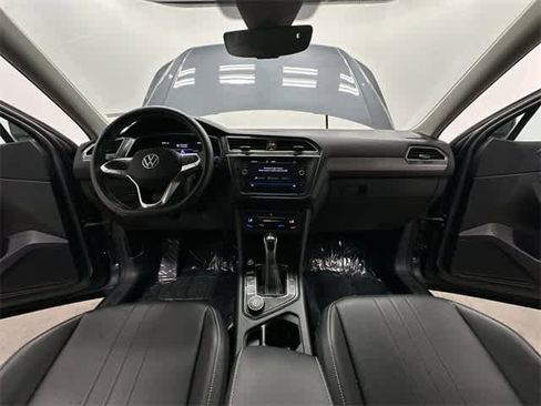 Certified 2022 Volkswagen Tiguan SE w/ Panoramic Sunroof Package image 22