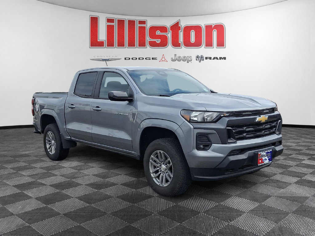 Used 2023 Chevrolet Colorado LT w/ LT Convenience Package II AWD/4WD image 3