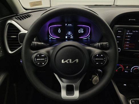 Used 2025 Kia Soul LX FWD image 22