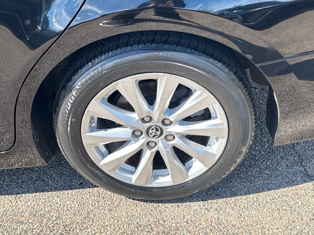 Used 2019 Toyota Camry LE FWD image 38