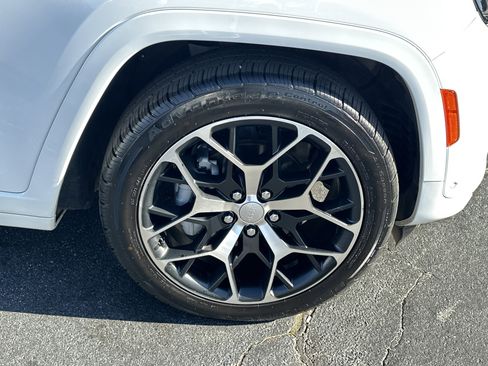 Used 2023 Jeep Grand Cherokee Summit image 14