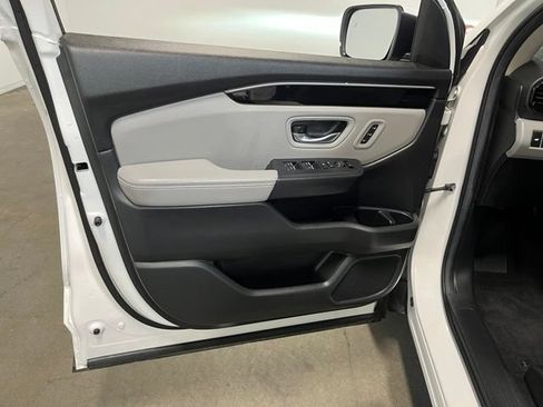 Used 2024 Honda Pilot Touring image 25