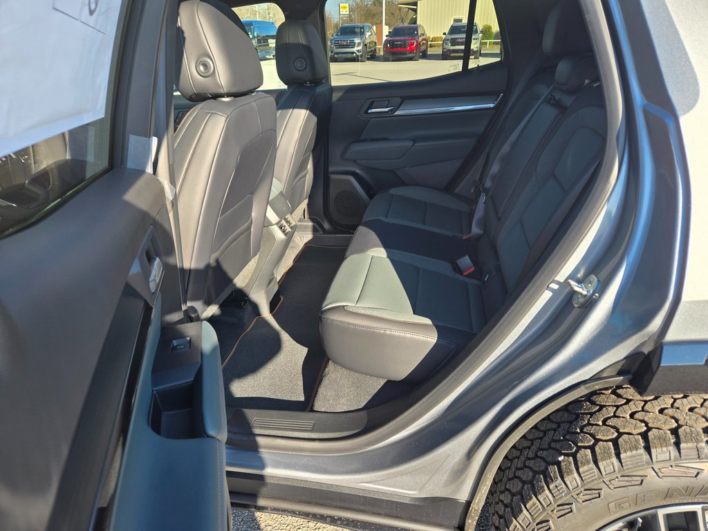 New 2026 GMC Terrain AT4 w/ LPO, Black Badging Package AWD/4WD image 8