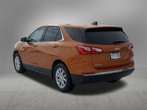 Used 2019 Chevrolet Equinox LT w/ Driver Convenience Package image 4