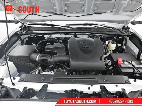 Used 2022 Toyota Tacoma SR image 31