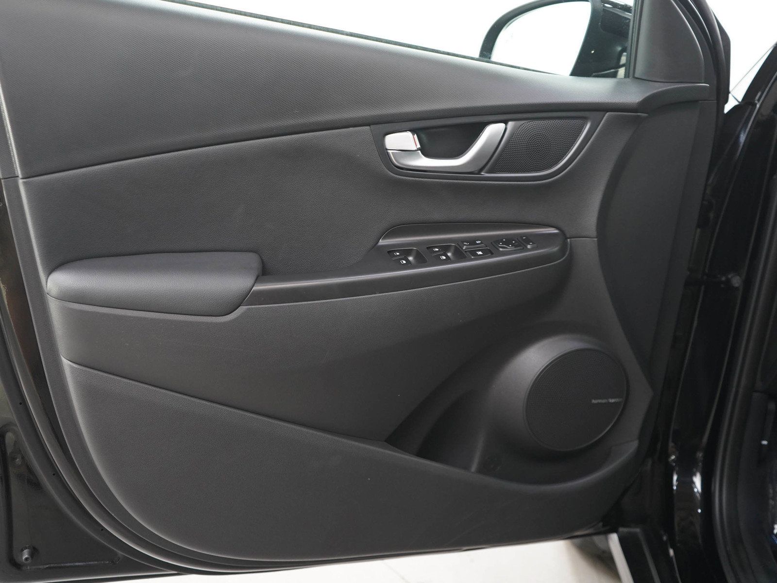 Used 2023 Hyundai Kona Limited FWD image 18