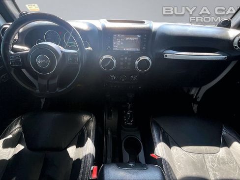 Used 2013 Jeep Wrangler Unlimited Sahara w/ Connectivity Group AWD/4WD image 15