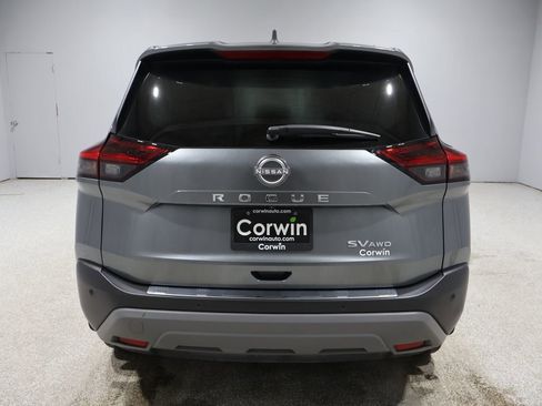 Used 2023 Nissan Rogue SV image 3
