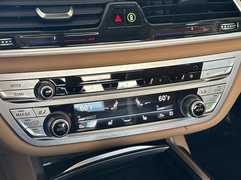 Used 2022 BMW 740i w/ Premium Package RWD image 20