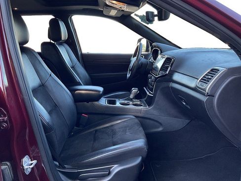 Used 2019 Jeep Grand Cherokee Altitude RWD image 11