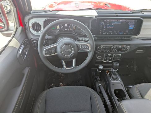 Used 2025 Jeep Wrangler Unlimited Sahara w/ Safety Group AWD/4WD image 17