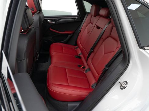 Certified 2025 Porsche Macan image 29