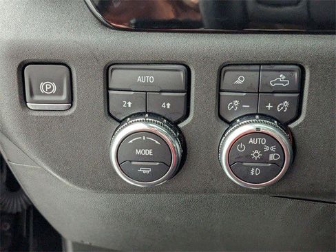 Used 2024 GMC Sierra 1500 SLT image 15