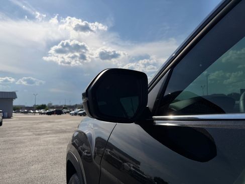 Used 2024 Volkswagen Atlas SE FWD image 21