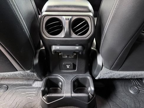 Used 2020 Jeep Gladiator Overland AWD/4WD image 20