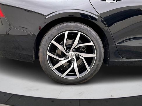 Used 2020 Volvo S60 T5 Momentum image 35