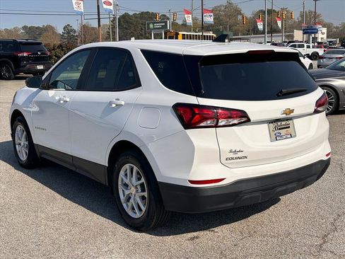 Used 2022 Chevrolet Equinox LS w/ LS Convenience Package image 5