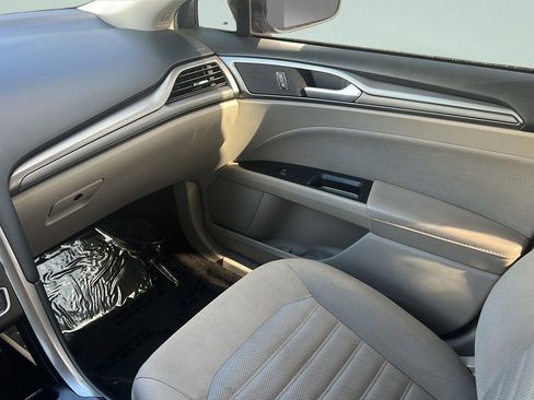 Used 2018 Ford Fusion SE w/ Fusion SE Technology Package FWD image 12