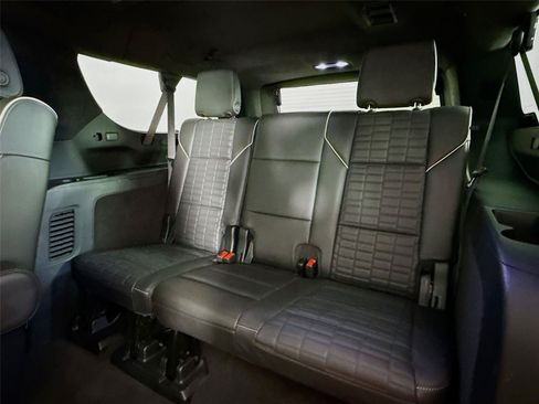 Used 2025 Cadillac Escalade ESV V AWD/4WD image 25