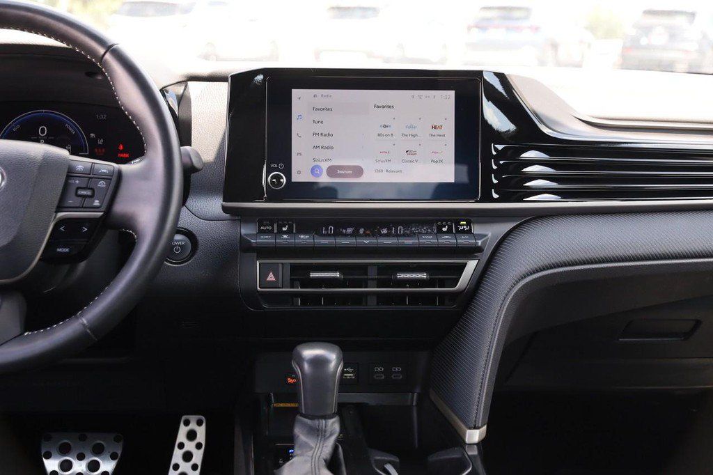 Used 2025 Toyota Camry SE w/ Convenience Package AWD/4WD image 25