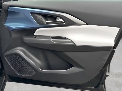 New 2026 Chevrolet Equinox EV LT image 9