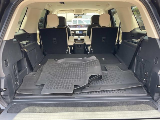 New 2027 Lincoln Navigator Premiere AWD/4WD image 12