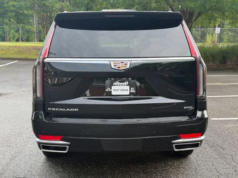 Used 2024 Cadillac Escalade ESV Luxury RWD image 4