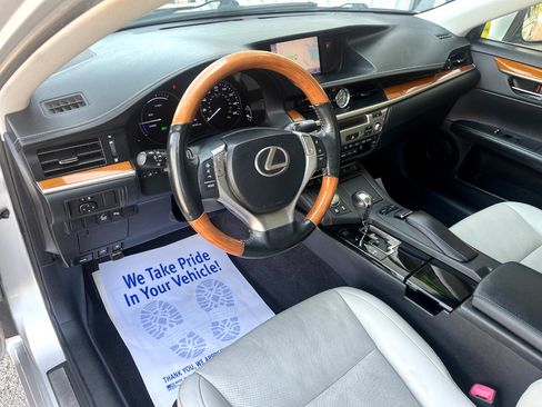 Used 2013 Lexus ES 300h image 10