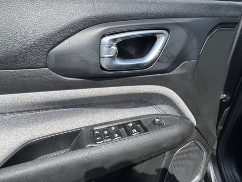 Used 2024 Jeep Compass Latitude AWD/4WD image 11