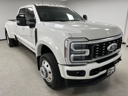 Used 2026 Ford F450 Platinum w/ FX4 Off-Road Package AWD/4WD image 2
