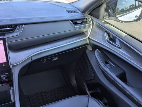 New 2025 Jeep Grand Cherokee L Limited w/ Black Appearance Package image 19